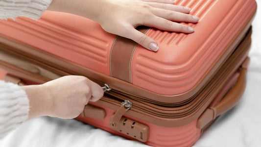 Como Cuidar da Sua Mala de Viagem Personalizada para Durar Mais - Kameleon Bags
