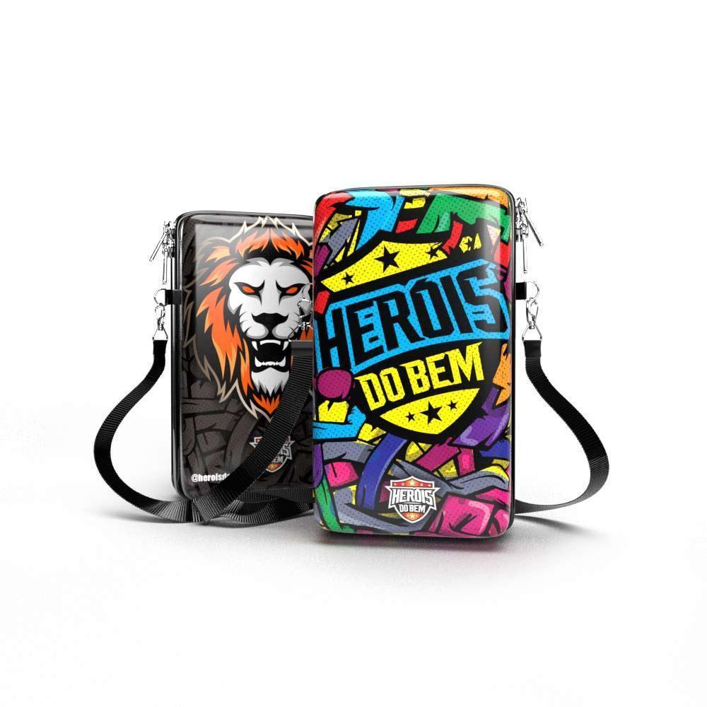 Bolsa Shoulder Bag P Vertical - Heróis do Bem - Pochete Slim Kameleon - Kameleon Bags